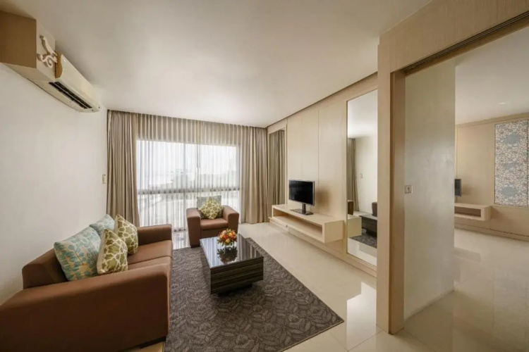 Jolly Suites Petkasem