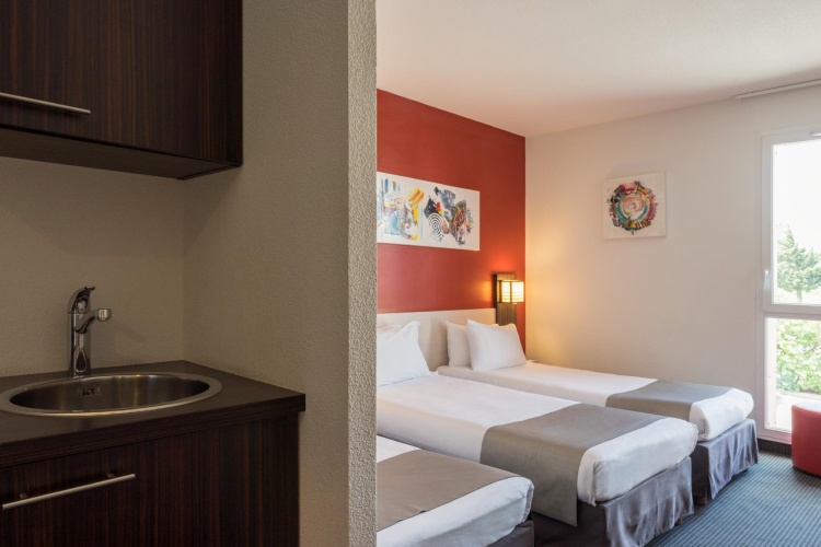 Standard Triple room