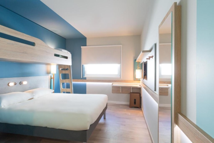 Standard Triple room