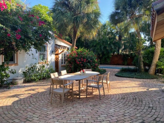 4 Bedrooms Cottage