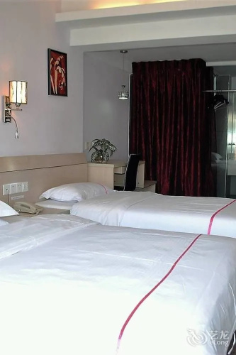 8090 City Hotel.