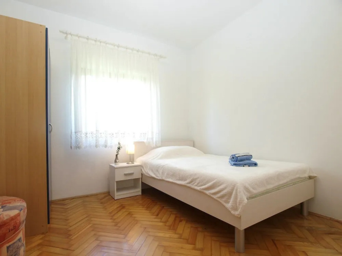 Apartment 1875