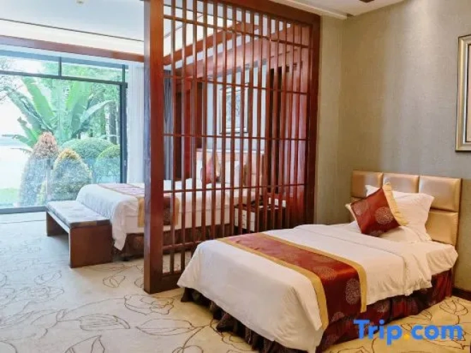 Family Suite with lake view