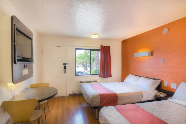 Motel 6 Simi Valley, CA