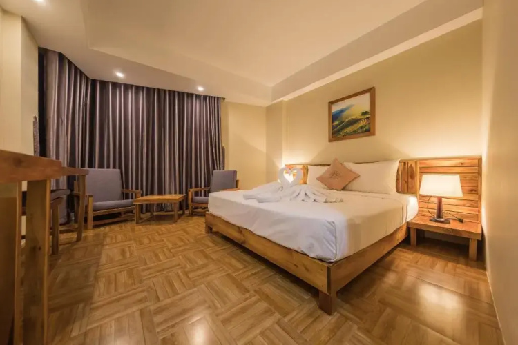 Golden Daisy Hotel