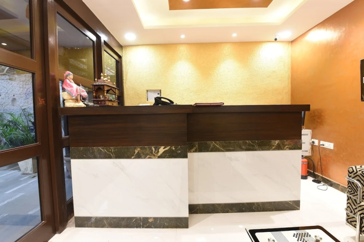 OYO Flagship 5383 Hotel Under Bridge Inn