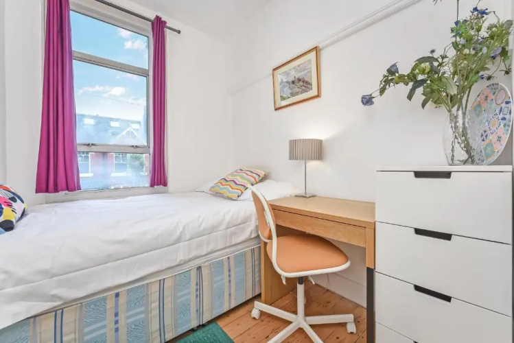Groves 4 Bedroom, Shepherds Bush