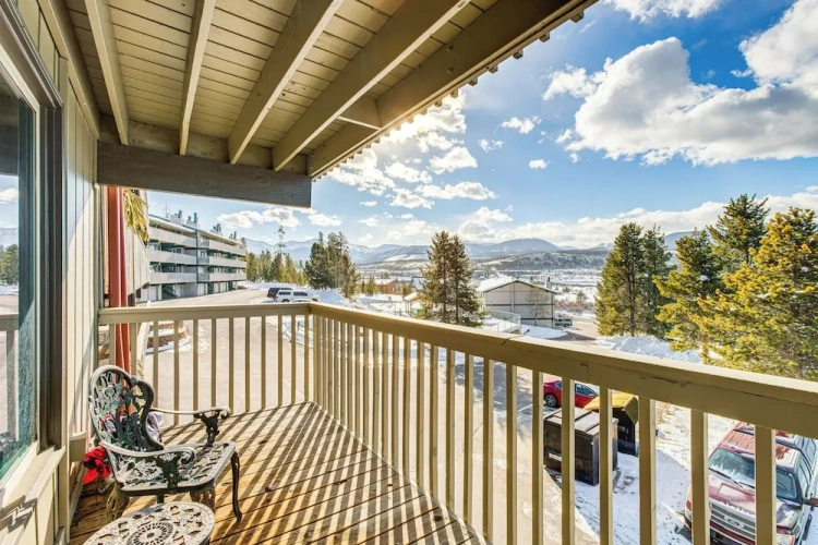 3 Bedrooms Apartment