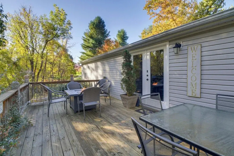 Spacious Home: 10 Miles to Wintergreen Resort!