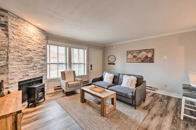 Chic Eden Condo w/ Pool Access < 5 Mi to Ski!