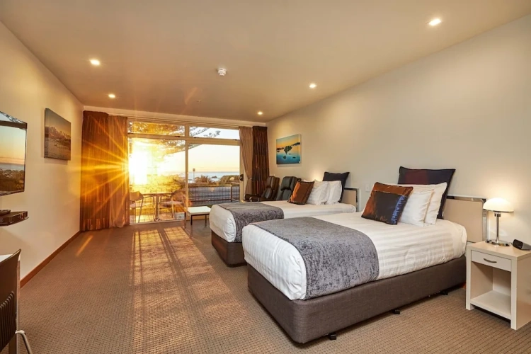 Premium Twin room with ocean view
