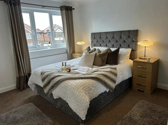 Impeccable 2-bed House Next to Old Trafford