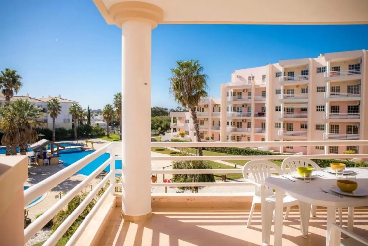 2 Bedrooms Apartment