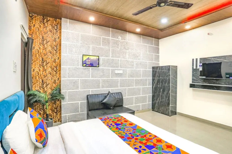 Fabhotel Universal Stay Inn