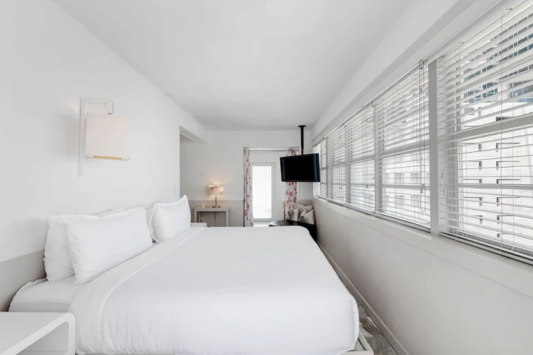 Standard Double Penthouse room with balcony and with partial ocean view
