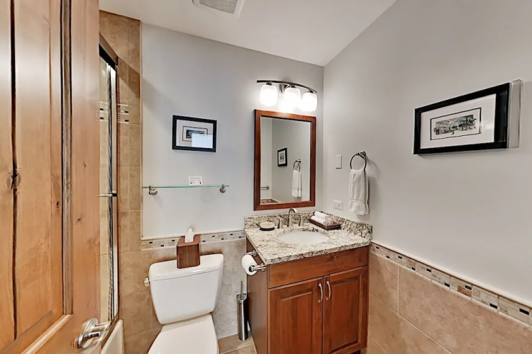 710wliop 3 Bedroom Condo