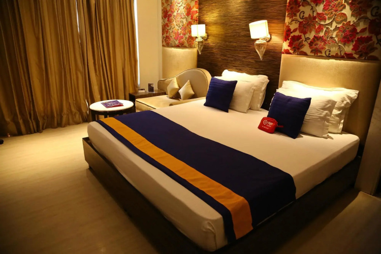 OYO 857 The First Hotel