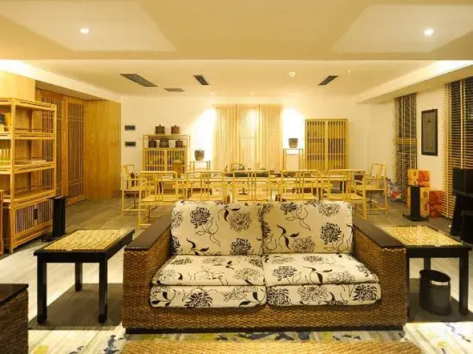 Deepness Hotel