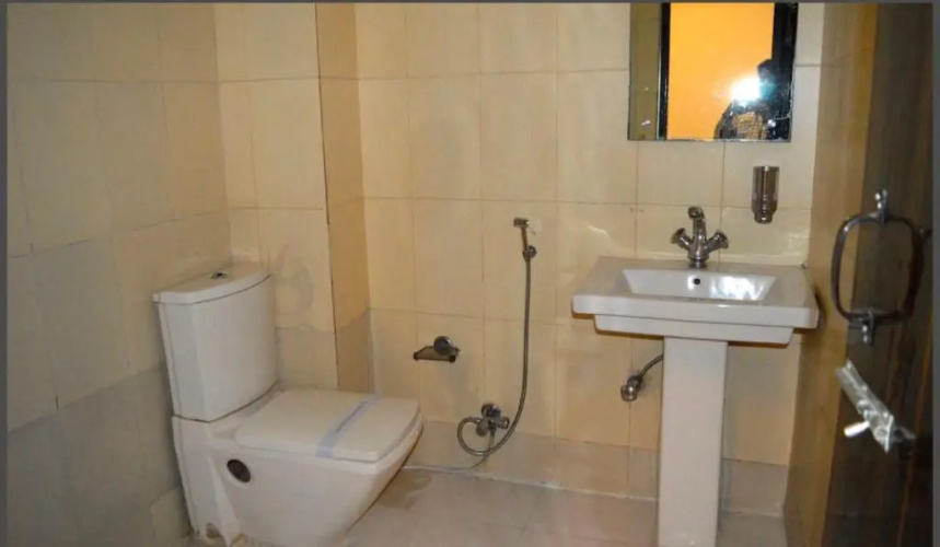 OYO Rooftop Inn