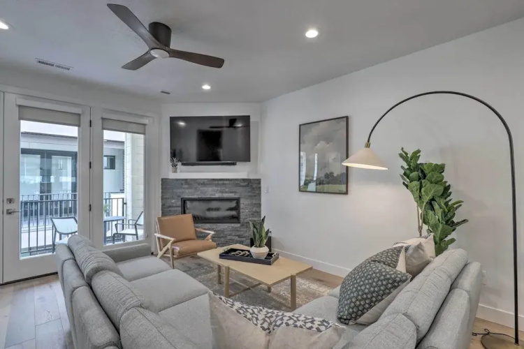 Chic & Sunny Provo Townhome w/ Rooftop Deck!