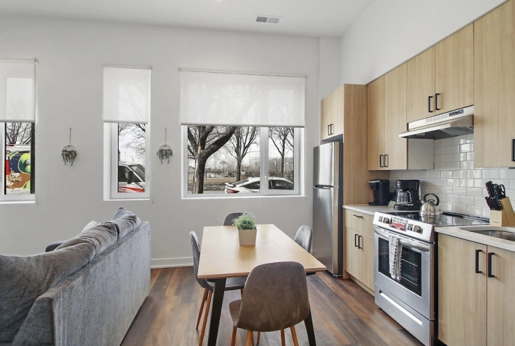 4 Bedrooms Apartment