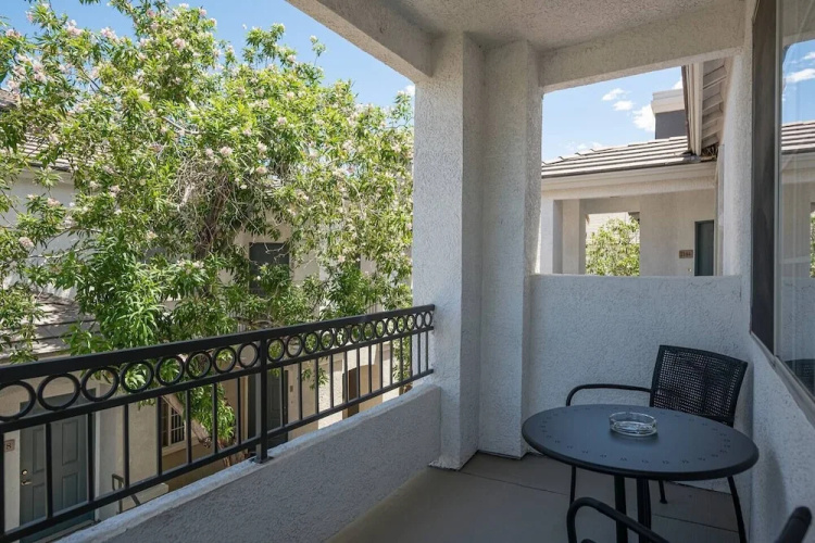 Large Private Condo Near Strip w Pool