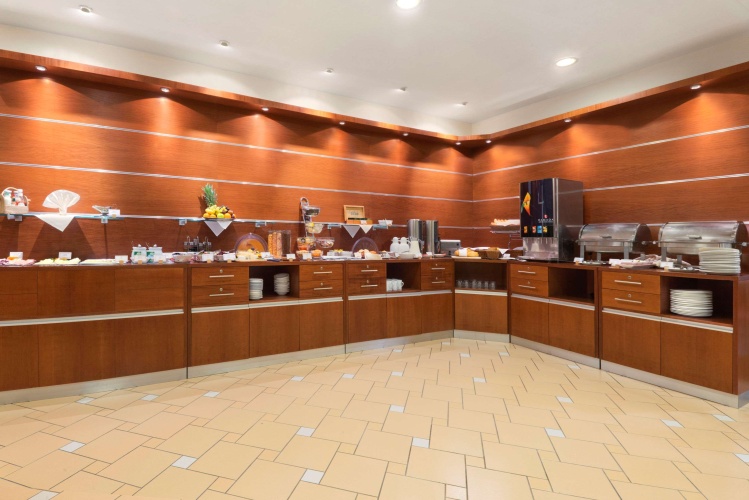Ramada by Wyndham Airport Prague photo 16