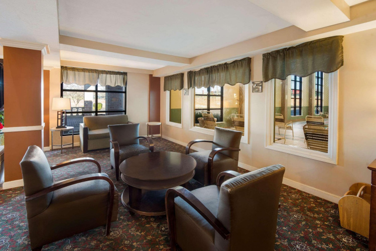 Days Inn - Forest Park Oh