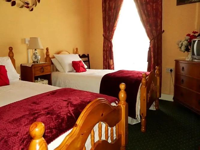 Inishross House