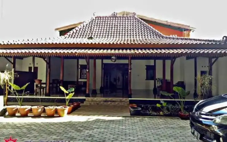 Budget Room At Homestay Cahaya Transport - Yogyakarta