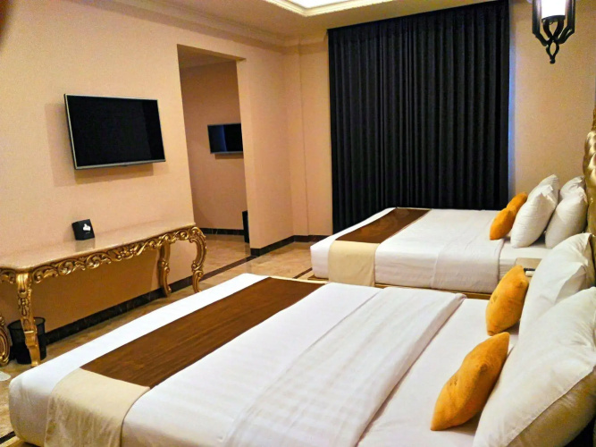 Apple Green Hotel
