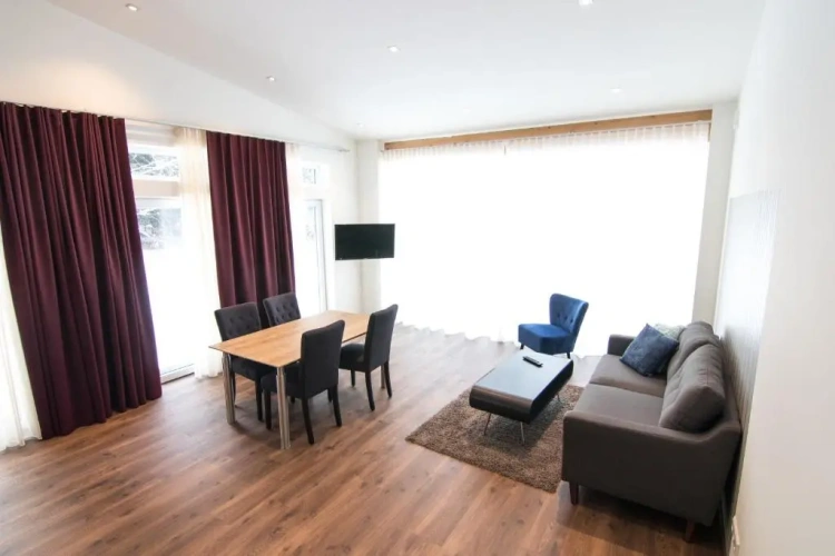 2 Bedrooms Apartment