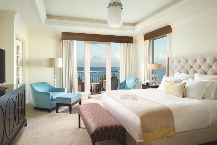 1 Bedroom Club Suite with balcony