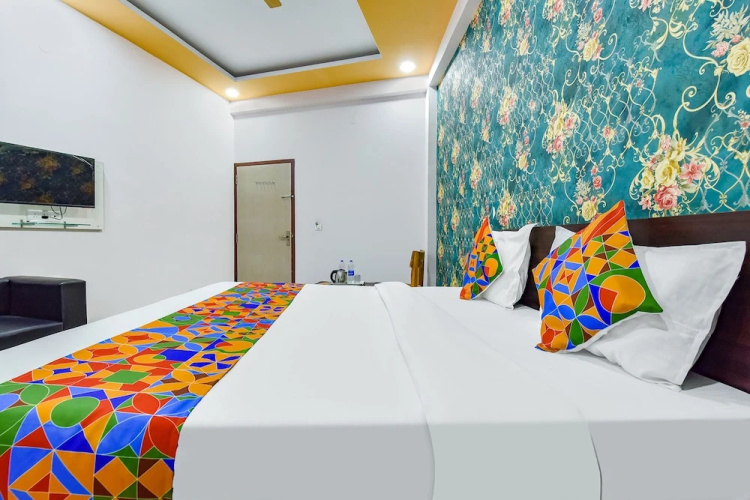 Fabhotel Sarvika