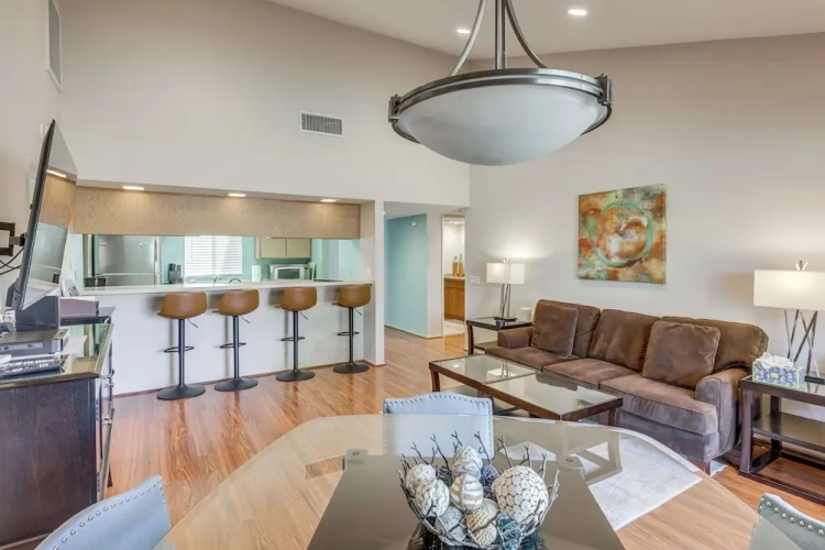 2 Bedrooms Apartment