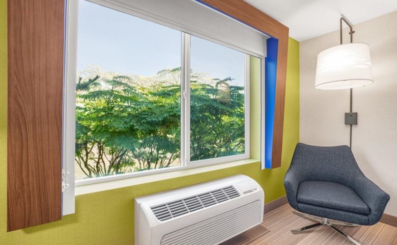 Holiday Inn Express & Suites Tacoma photo 9