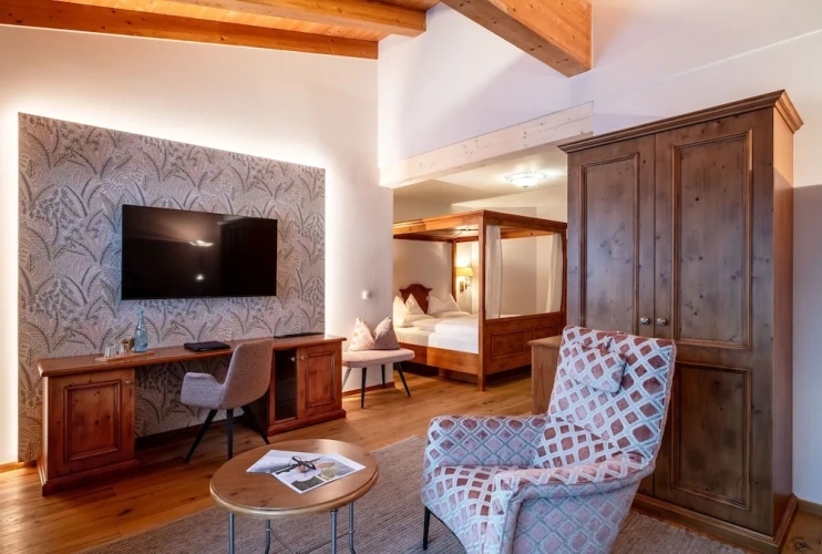 Junior Suite with balcony and with mountain view