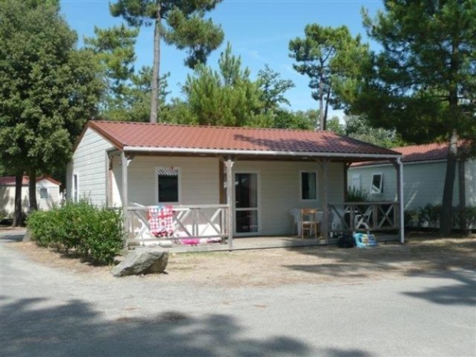 2 Bedrooms Bungalow