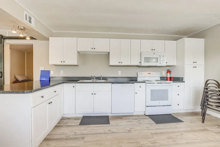 2 Bedrooms Cottage
