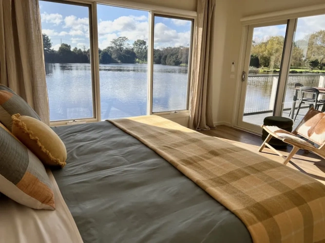Luxury Villa with balcony and with lake view
