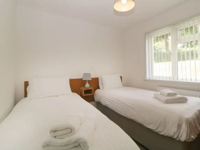 Harcombe House Bungalow 7
