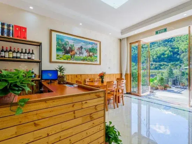 Linxi Xiaozhu Hostel
