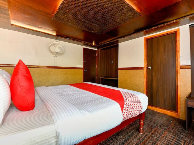 Oyo 24920 Indraprastha Royal Castle Sharing Houseboat