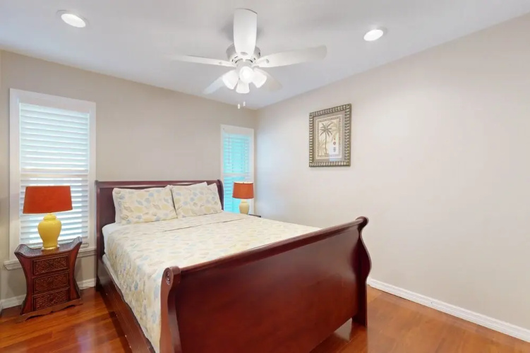 Ocean Paradise Bright Home With Spacious Deck, Beach Access, Central AC & Wifi