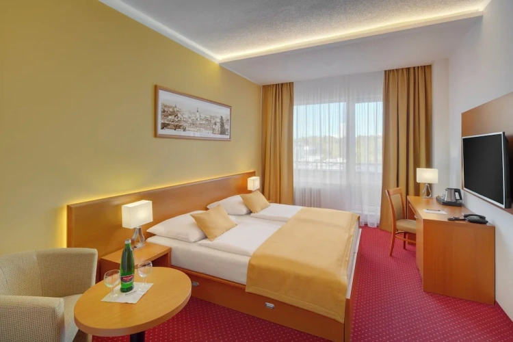 1 Bedroom Standard Double room with balcony