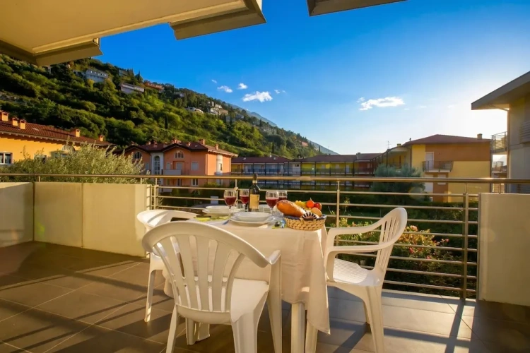 Family Apartment with balcony
