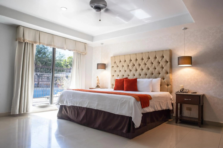 Hotel Santorian