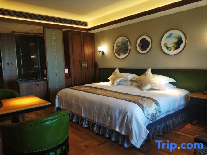 Standard Double room with lake view