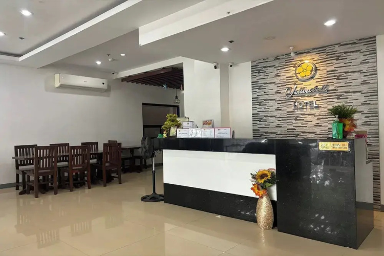 Yellowbell Hotel