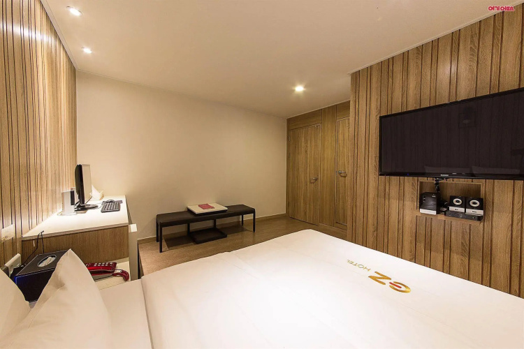 EZ Hotel